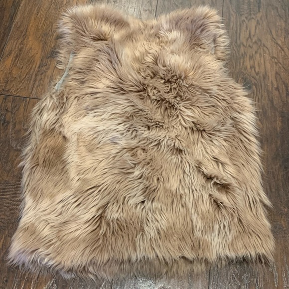 Dylan Faux Fur Vest - Picture 6 of 11